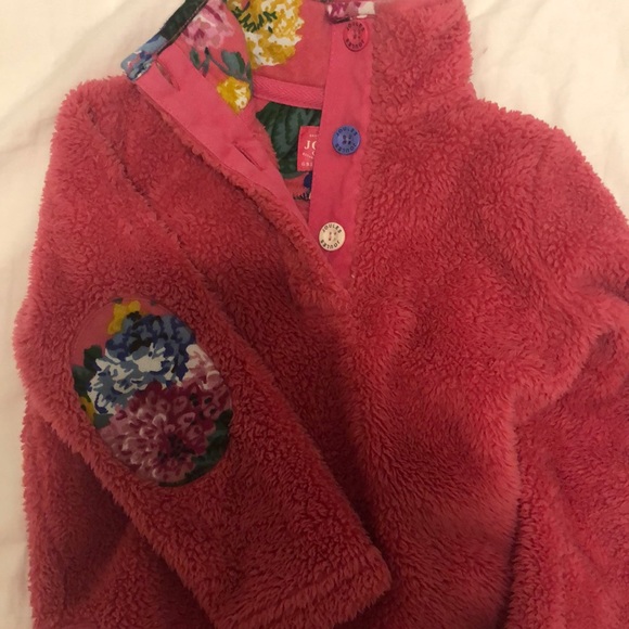 Fuzzy pullover with floral trim - Picture 3 of 8